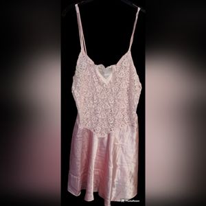 Secret Treasures Women's Size XL Silky Pink Negligee